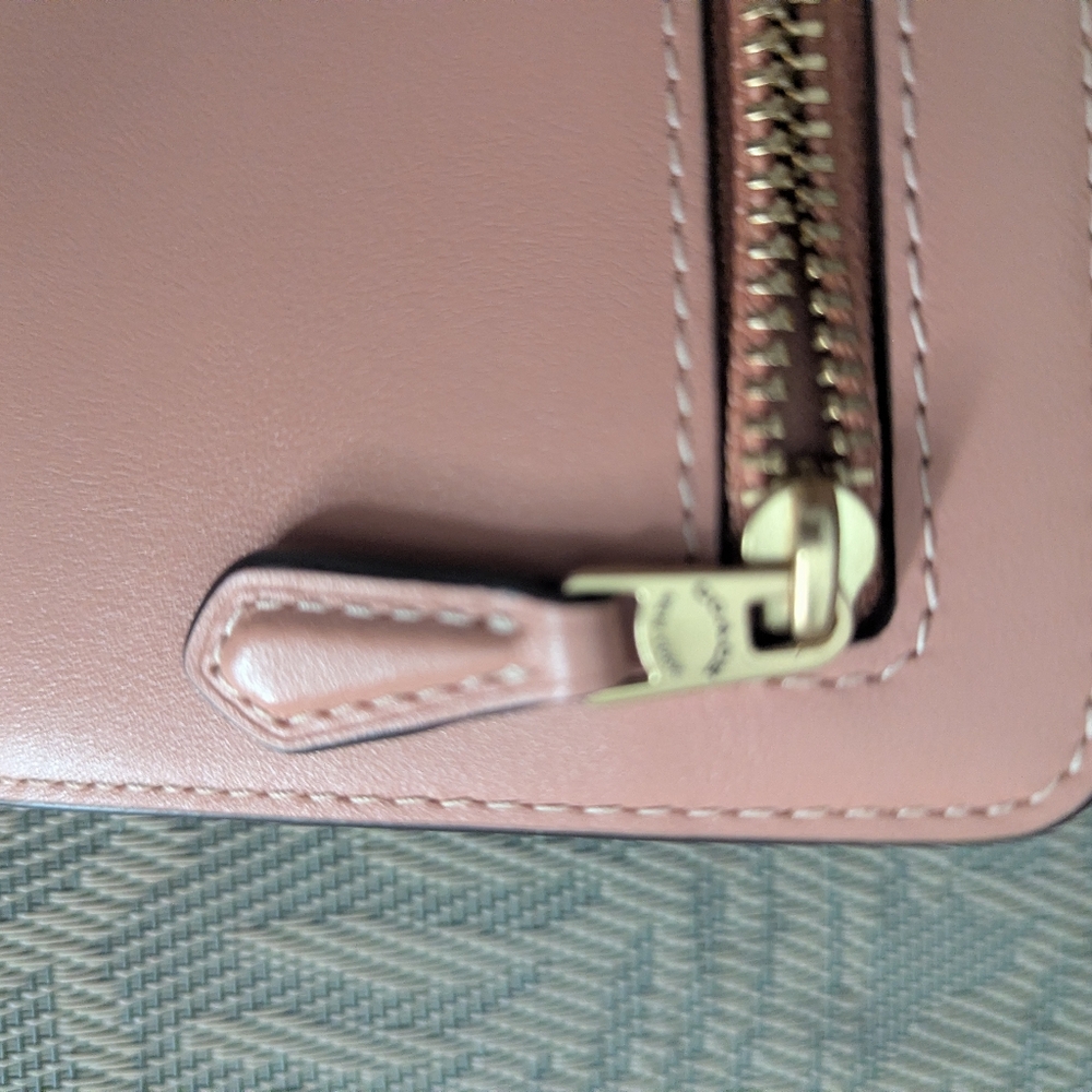 Essential Slim Wallet - Picture 15 of 16